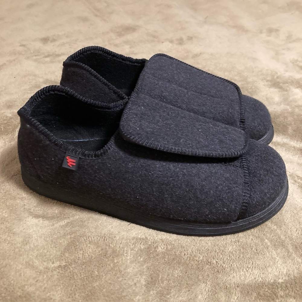 NWOT Lesvago Wrap Over Slip On Slippers Black Size 8.5M